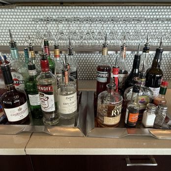 Air Canada Maple Leaf Lounge - Airport Lounges Near Me - Mississauga, Ontario