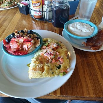 DiBella’s Brunch N’ Booze - 3 egg omelette, spinach, sausage and green chili. side of bacon and gravy to smother my omelette - Breakfast & Brunch Near Me - Oro Valley, Arizona