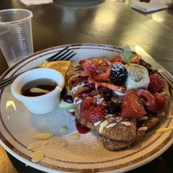 Café Etoile - Croissant French Toast - French Near Me - Berkeley, California Café Etoile - Croissant French Toast - French Near Me - Berkeley, California