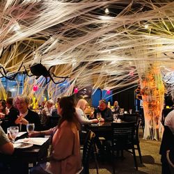 Cafe Trio - Spooky decorations