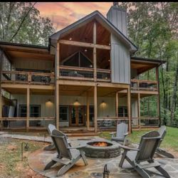 Wolves Den Cabin Rental