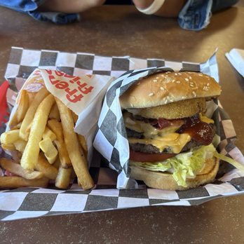 Tommy's Burger California Style - bbq Bacon Burger Combo - Fast Food Near Me - Memphis, Tennessee Tommy's Burger California Style - bbq Bacon Burger Combo - Fast Food Near Me - Memphis, Tennessee