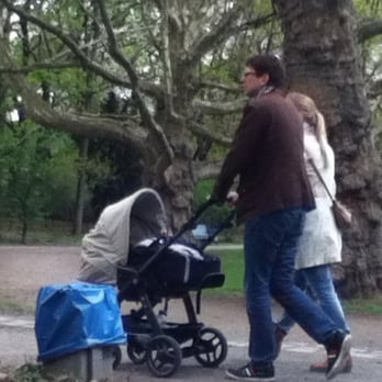 Volkspark Wilmersdorf - here you see the perfect family in their natural habitat - Parks Near Me - Berlin, BE Volkspark Wilmersdorf - here you see the perfect family in their natural habitat - Parks Near Me - Berlin, BE