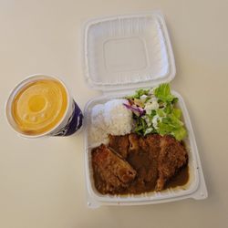 Da Spot - Mango Tango smoothie with Katsu Curry ($10.75) plate