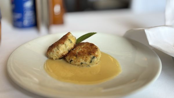 Hank's Seafood Restaurant by null