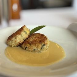 Hank's Seafood Restaurant - Crab cakes