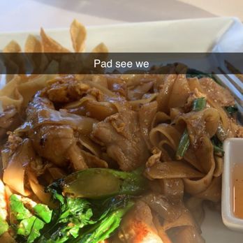 Cozy Thai Restaurant - L2. Pad See Ew Lunch Special with out broccoli exchanged for green beans an greens - Thai Near Me - Kansas City, Missouri