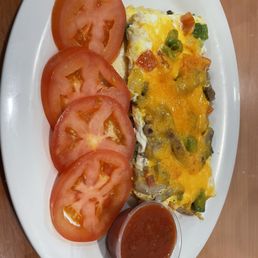 Veggie omelette with sliced tomatoes Veggie omelette with sliced tomatoes