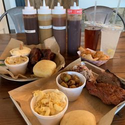 The Smokin Pig - Sauce, meat, sides, pork rinds and good tea