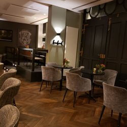 Van der Valk Hotel Hildesheim - Bar seating area.