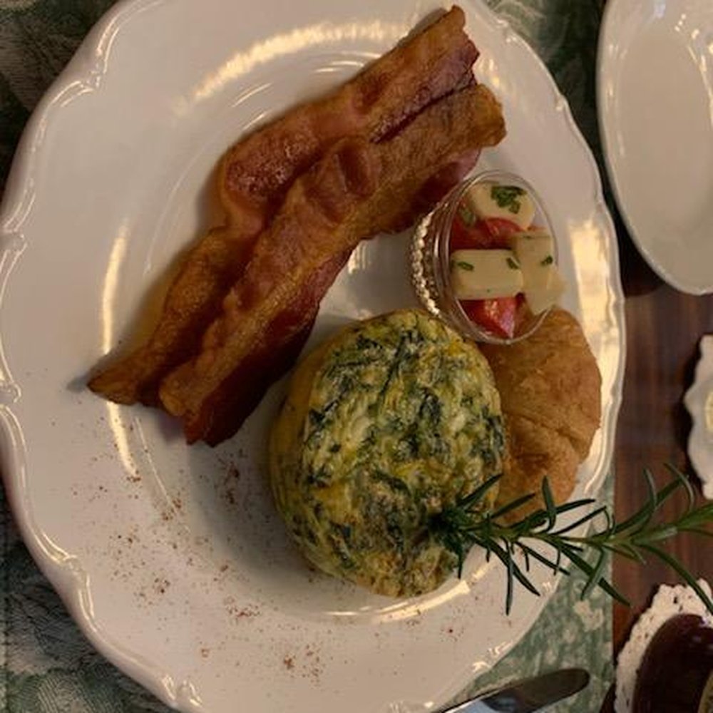 C.W. Worth House Bed and Breakfast - Daily gourmet breakfast but with guest - Bed & Breakfast Near Me - Wilmington, North Carolina