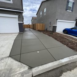 Ruiz Concrete Scapes  - Driveway