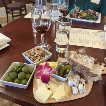 Willful Wine - Small cheese & charcuterie board - Wine Bars Near Me - Vancouver, Washington