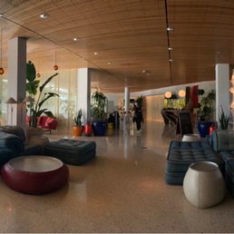 Lobby with twisted ping-pong Lobby with twisted ping-pong