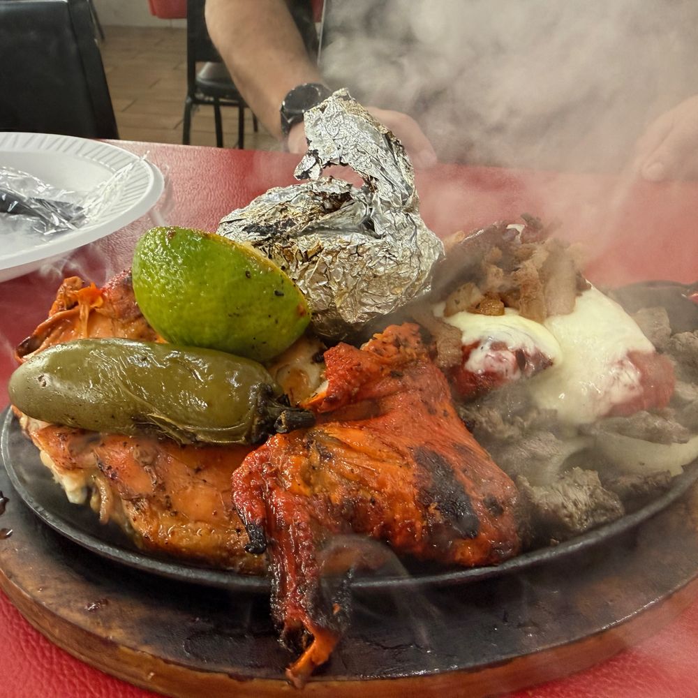 Al Carbon - Culebra 1 - Fajitas for two... more like fajitas for a small army! - Chicken Shop Near Me - San Antonio, Texas