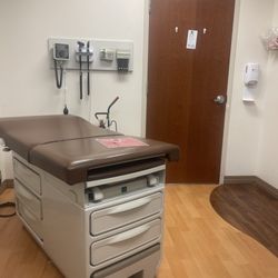 UCHealth Urgent Care - Circle Square - Exam room