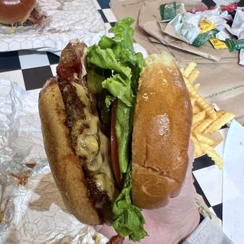 Harbor Burger Shack - Aye aye smokehouse bacon burger - Burgers Near Me - Kittery, Maine