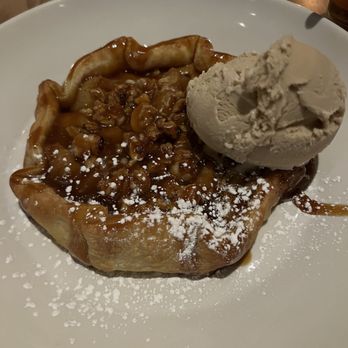 JOEY King St - Apple pie with nuts and Canadian Maple Ice cream - Wine Bars Near Me - Toronto, Ontario