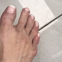 This looks nothing like a fresh pedicure, looks worse then when I walked into this place