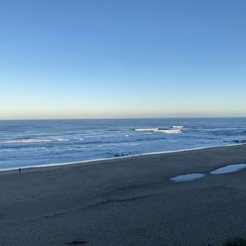 Sailor Jack Oceanfront Motel - The beach right outside - Hotels Near Me - Lincoln City, Oregon