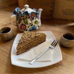 Herbaciarnia Czarka - Honey Cake "Marlenka" and tea