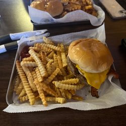Carson Tap House - Hangover burger
