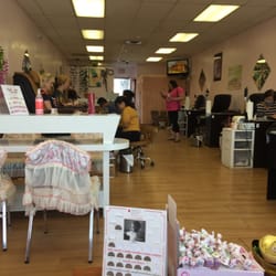 Q Nails - Pretty spacious and family friendly.