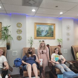 We scheduled 4 pedicures and 1 manicure for a Saturday afternoon! We scheduled 4 pedicures and 1 manicure for a Saturday afternoon!
