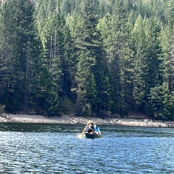 Mount Shasta Ranch - We went right down street to canoe and fish - Bed & Breakfast Near Me - Mount Shasta, California