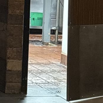 El Potrero - clean floor - Mexican Near Me - Lincoln, Nebraska