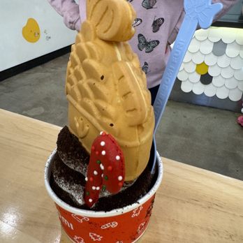 Somisomi - Chocolate & Vanilla swirl with Nutella filled Ahboong with Oreo crumbles. - Desserts Near Me - Long Beach, California Somisomi - Chocolate & Vanilla swirl with Nutella filled Ahboong with Oreo crumbles. - Desserts Near Me - Long Beach, California