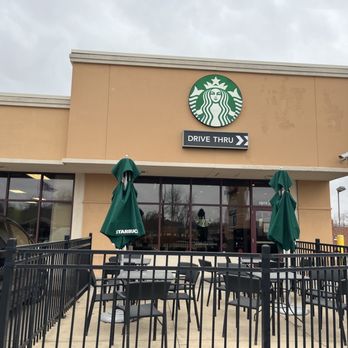 Starbucks - Exterior - Coffee & Tea Near Me - Owatonna, Minnesota