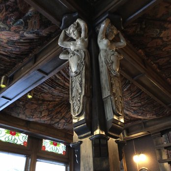 Library Lounge - Lounges Near Me - Nelson, British Columbia
