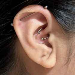 Insight Studios - New daith piercing & new barbell jewelry (Bob Jones)