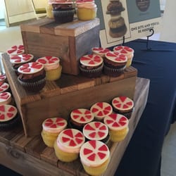 Vanilla Bean Unique Cookies - Amazing cupcakes! Tried the strawberry lemonade and Nutella chocolate lava at a Yelp event and I wanted to keep eating! Amazing filling!