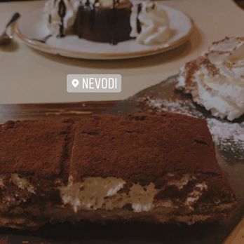 Nevodi - tiramisu & the fondant in the background - Bars Near Me - Venezia, VE