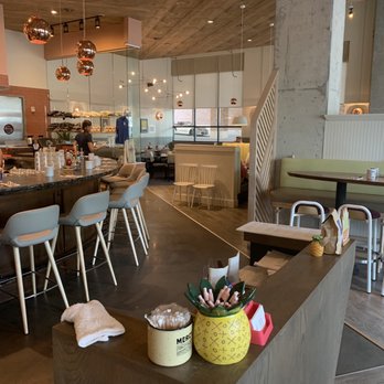 Benedict's - Bar area - Breakfast & Brunch Near Me - Wayzata, Minnesota