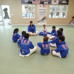 Team Taekwondo - Master Sky talks with young national team athletes about preparing mentally for the USAT National Championships.