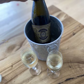Lightfoot & Wolfville - Sparkling wine in private room - Wine Tasting Room Near Me - Wolfville, Nova Scotia Lightfoot & Wolfville - Sparkling wine in private room - Wine Tasting Room Near Me - Wolfville, Nova Scotia