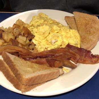 Eats Restaurant - Hot Dogs Near Me - Seekonk, Massachusetts