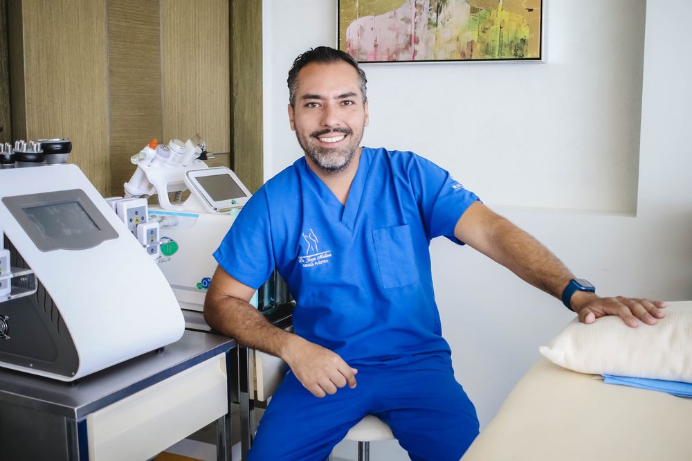 PLASTIC SURGEON MOLINA ORTEGA Av. Montaña Monarca Norte 331
