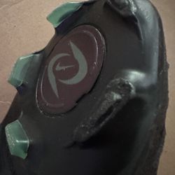 Gazelle Sports - Right shoe 2 of 5 spikes fell off under normal use.