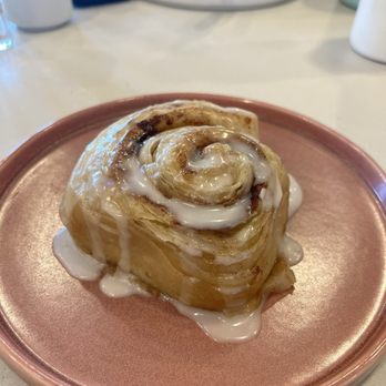 Flora Cafe - Sourdough Cinnamon Roll - Cafes Near Me - Bonita, California