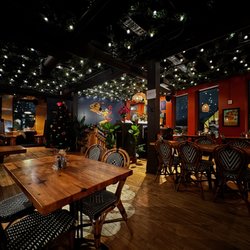 Café Hollander Tosa Village - Seating