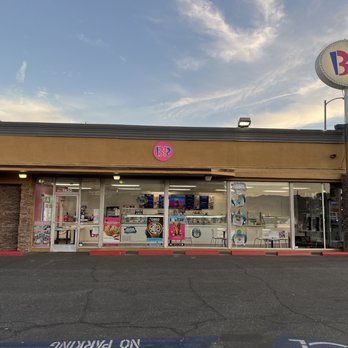 Baskin-Robbins - the outside of the store - Ice Cream & Frozen Yogurt Near Me - Canoga Park, California
