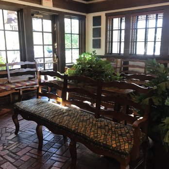 Mimi's Cafe - Lobby... its not busy early in the morning - Breakfast & Brunch Near Me - Fort Worth, Texas