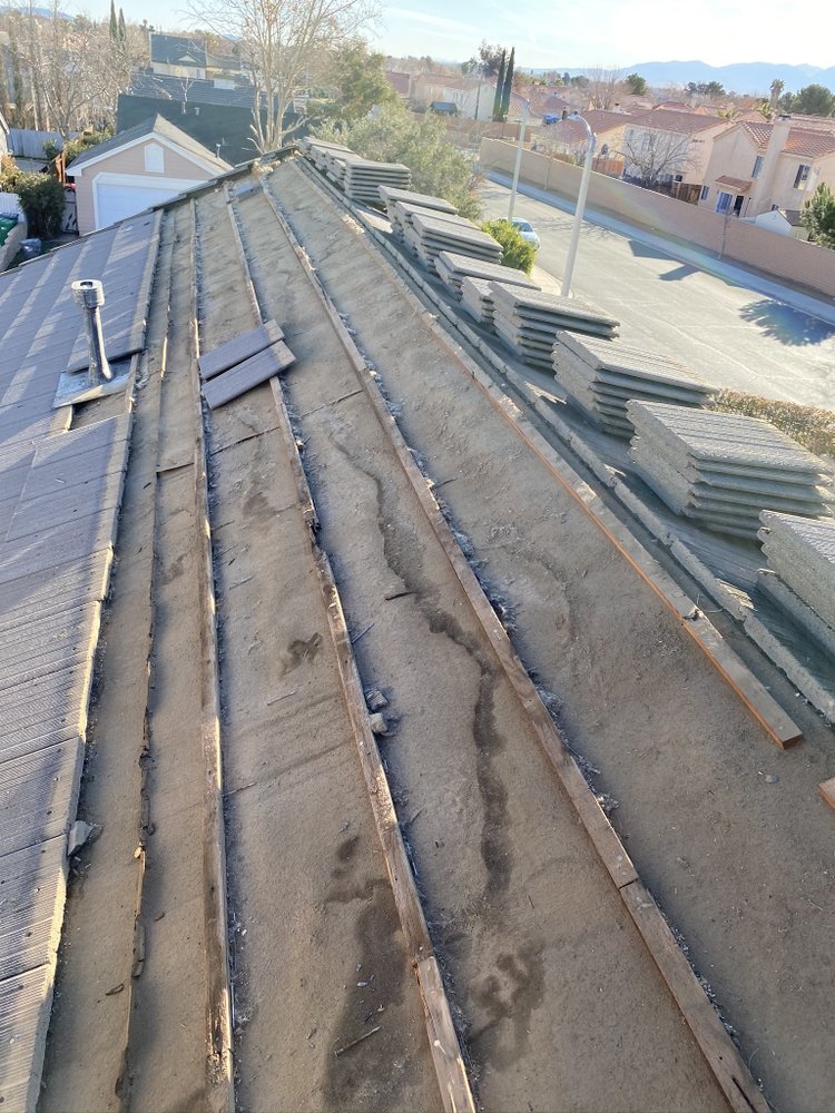 Slide of Benny’s Roofing Services