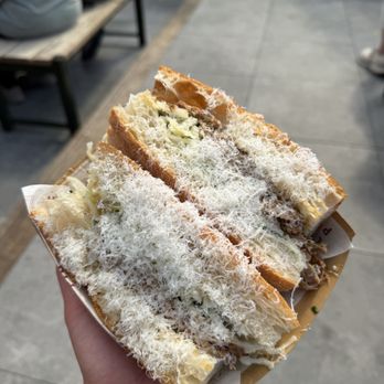 Borough Market - Honey truffle parm sandwich from The Black Pig - Farmers Market Near Me - London, XGL