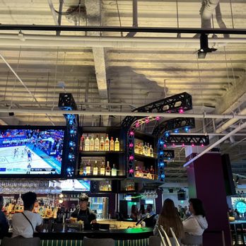 Puttshack - Houston - Bar and Games - Mini Golf Near Me - Houston, Texas