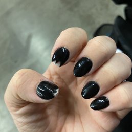 The SNS (and my natural nails) broke off while I was taking my laptop out of my bag. Never had such fragile SNS before.